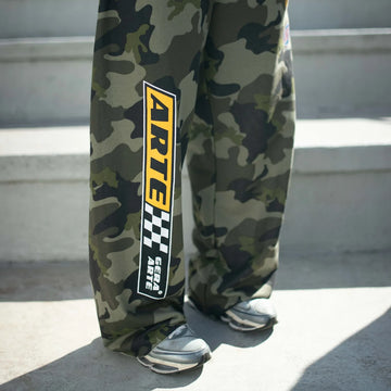 CALÇA MOLETOM ARTE GERA ARTISTA - CAMO