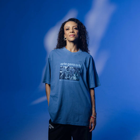 CAMISETA COLLEGE - COLAGEM