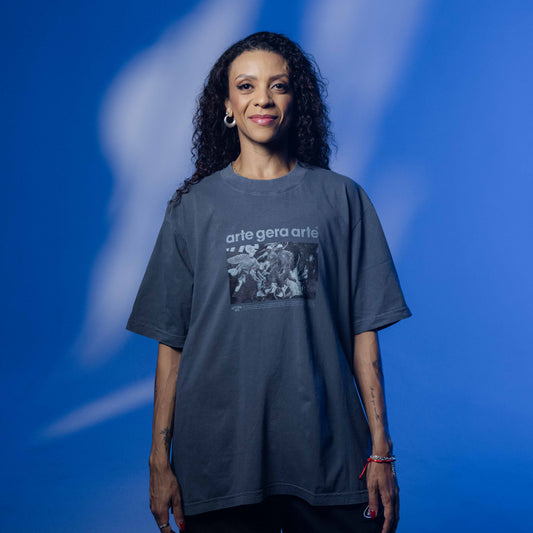 CAMISETA COLLEGE - COLAGEM