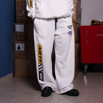 CALÇA MOLETOM ARTE GERA ARTISTA - OFF WHITE