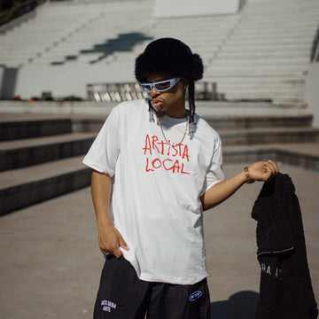 CAMISETA COLLEGE -  ARTISTA LOCAL